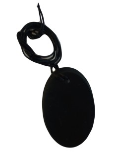 Photo de Pendentif palet en shungite polie - encens.business - Boutique ésotérique en ligne - vente de Pendentif palet en shungite pol