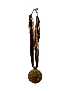 Photo de Collier en perle dorée et marron avec amulette fleur - encens.business - Boutique ésotérique en ligne - vente de Collier en p