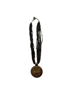 Photo de Collier en perle rainbow avec amulette fleur - encens.business - Boutique ésotérique en ligne - vente de Collier en perle rai