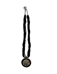 Photo de Collier en perle noire avec double amulette masque de Bouddha - encens.business - Boutique ésotérique en ligne - vente de Col