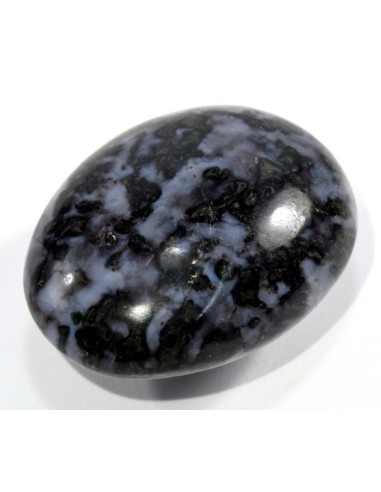 Photo de Galet en Gabbro Merlinite 7 cm - encens.business - Boutique ésotérique en ligne - vente de Galet en Gabbro Merlinite 7 cm