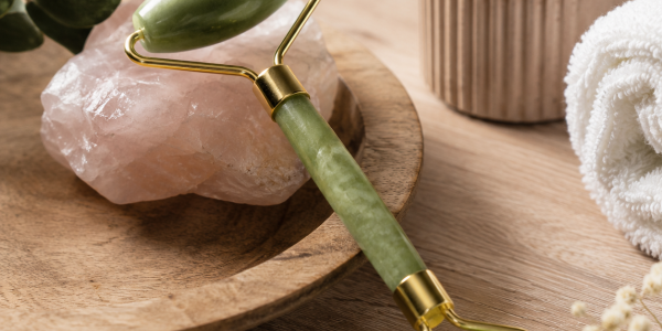 Rouleau de Massage en Jade : Le Secret Beauté et Bien-Être Naturel